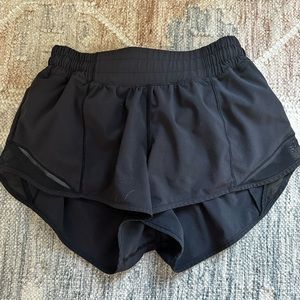 Lululemon black 2.5” shorts